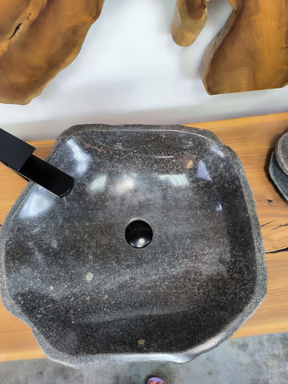 Раковина из речного камня RS-66321 52х46х15 из натурального камня