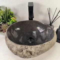 Раковина из речного камня