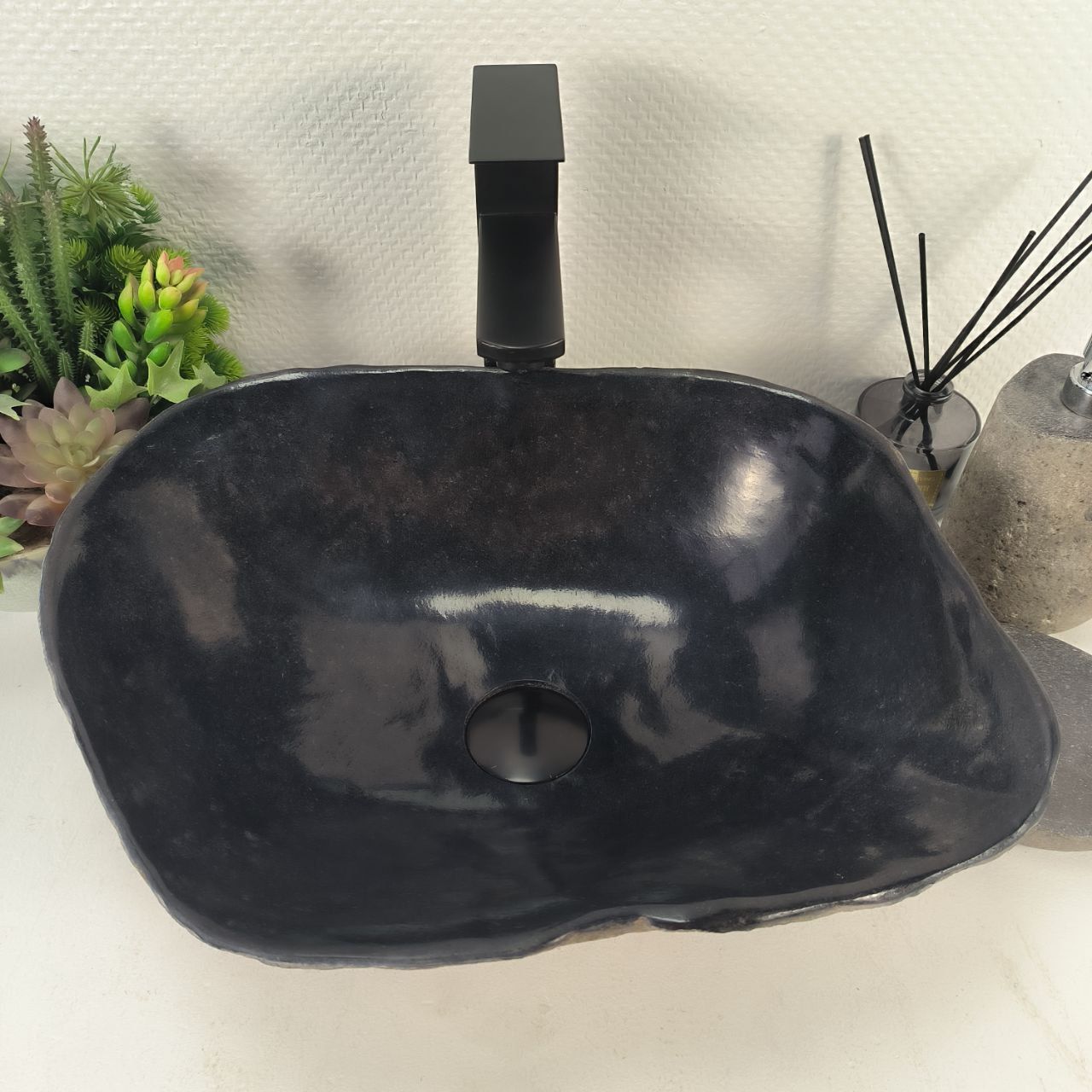 Раковина из речного камня RS-65191 44*36*15 из натурального камня