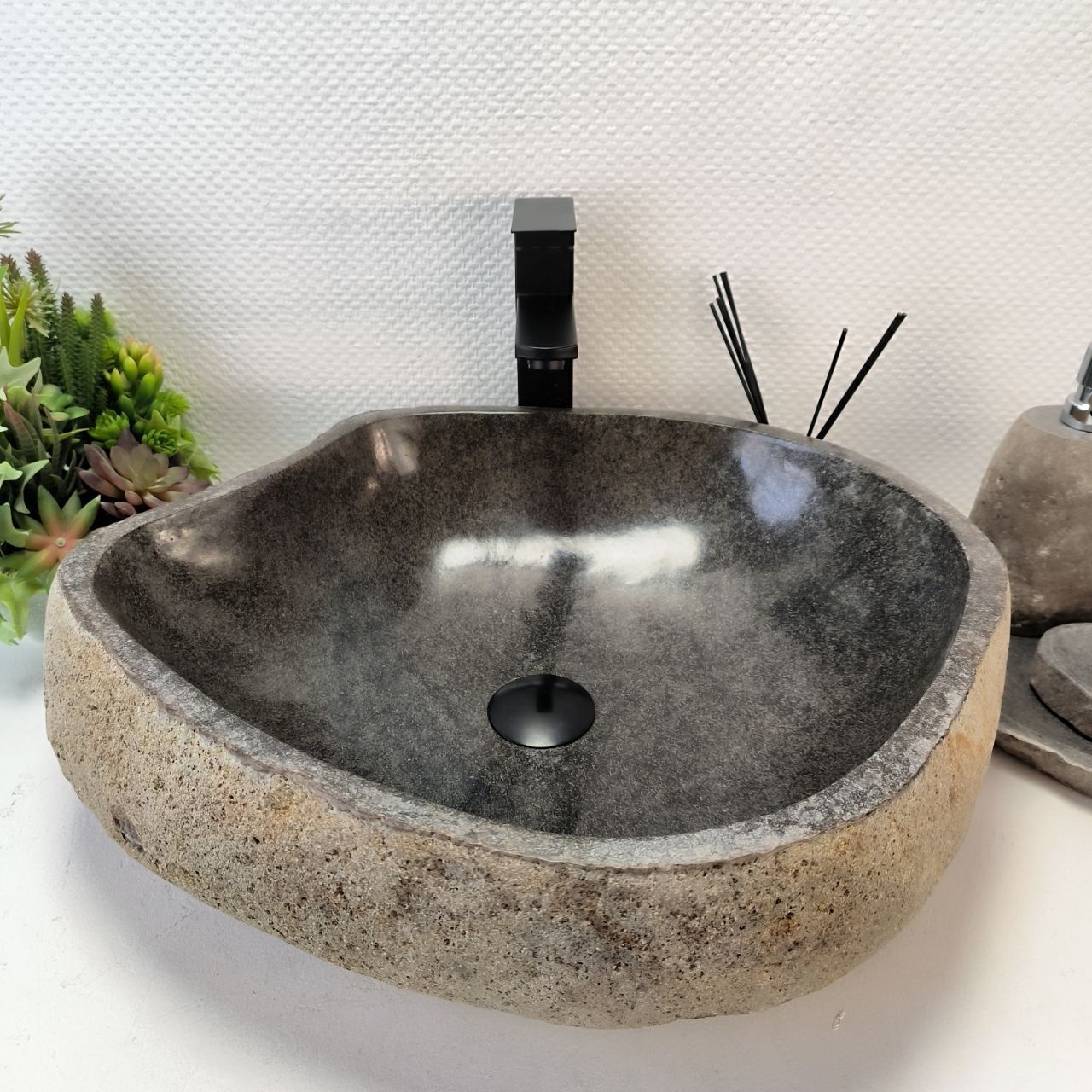 Раковина из речного камня RS-63438 (54*46*15) из натурального камня