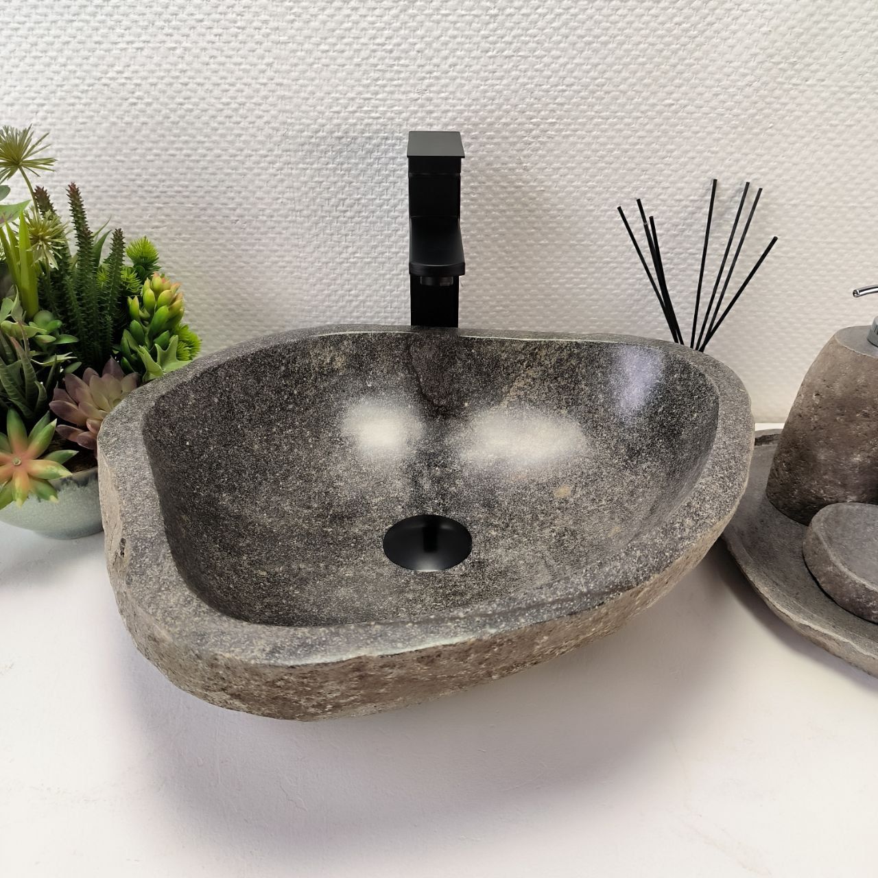 Раковина из речного камня RS-63860 (45*40*14) из натурального камня