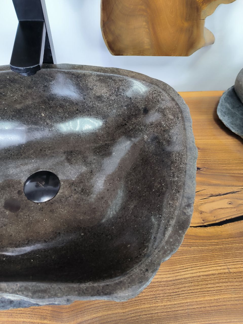 Раковина из речного камня RS-66487 52х40х15 из натурального камня