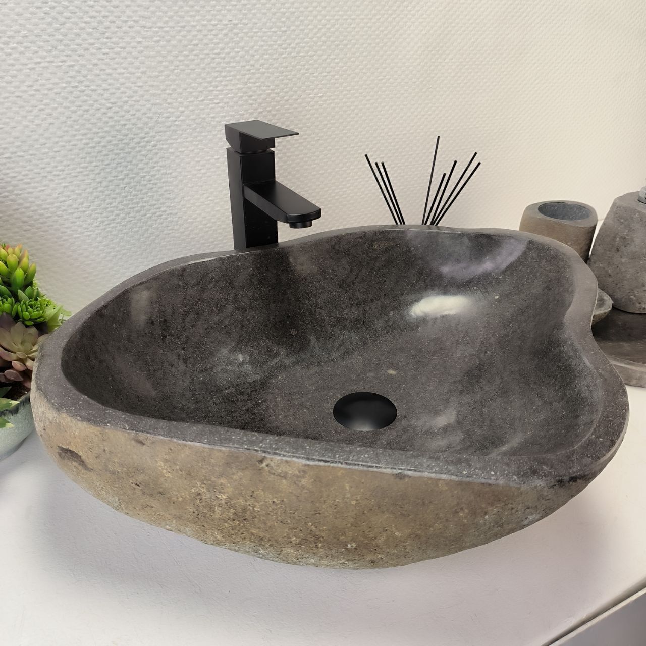 Раковина из речного камня RS-62788 (60*48*15) из натурального камня