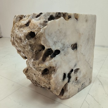 Стол из оникса 65582  (45*30*45) 0195